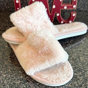 Cozy Pink Furry Women's Slippers